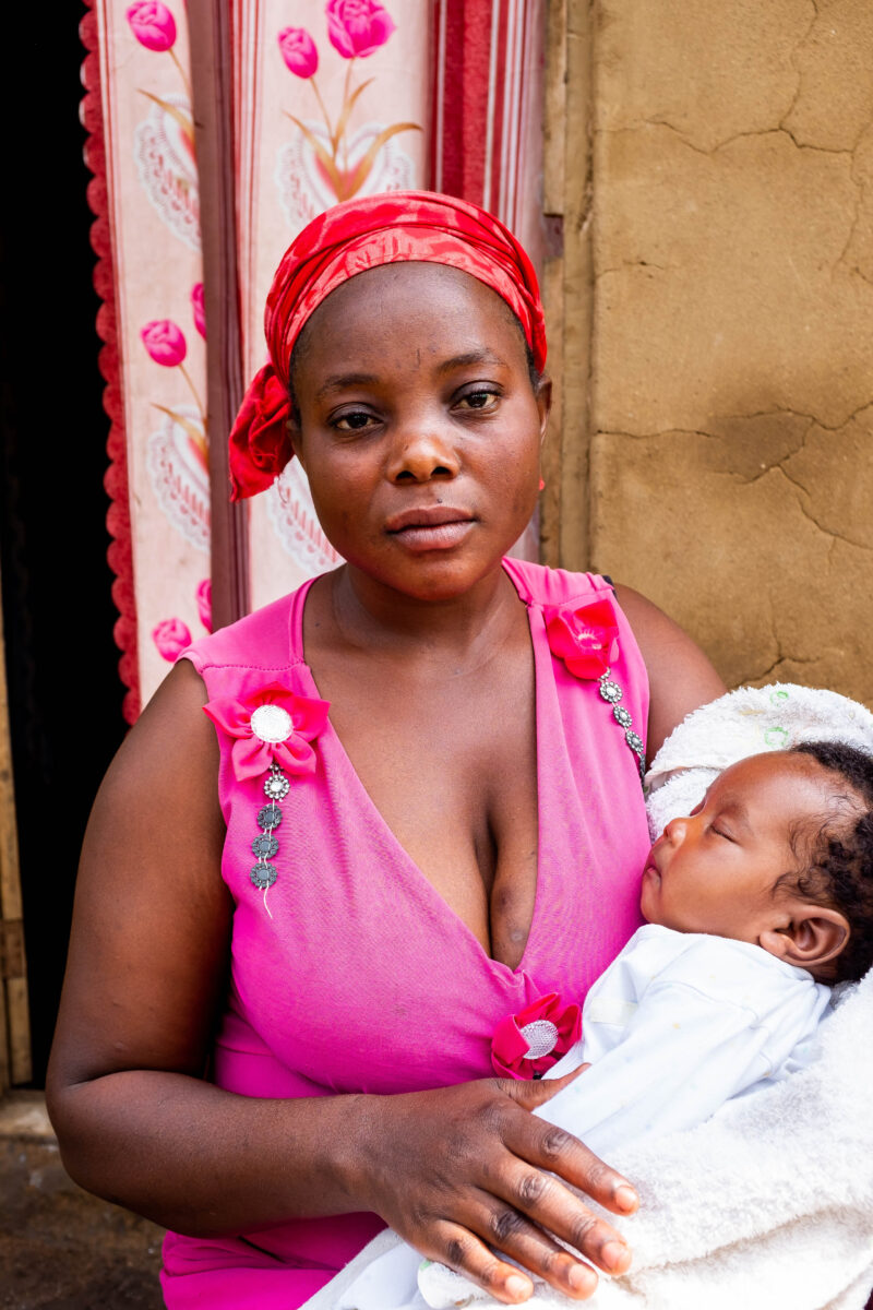 Janet Manihiro, a Congolese refugee, holding her daughter Vanesa Asante