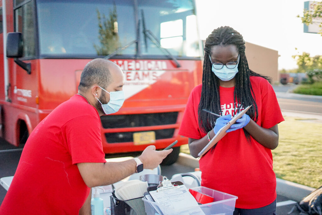 Photo of two Medical Teams volunteers at COVID-19 testing site