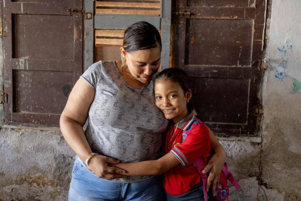 naylin hugs her daughter