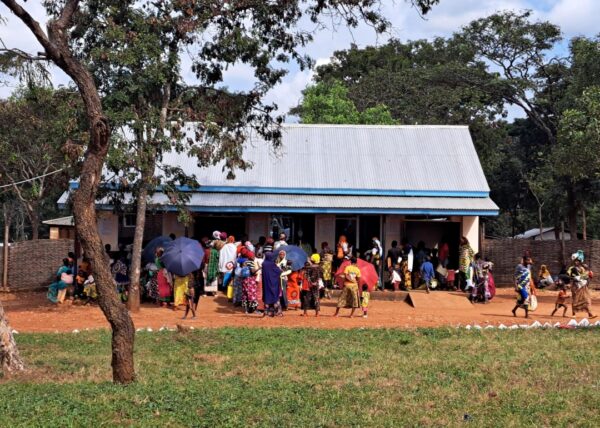 A group of patients at the refugee camp.
