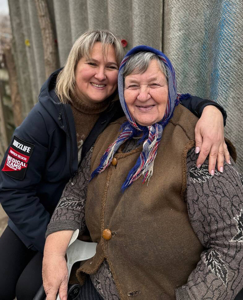 83-year-old Elizaveta, a resident of Kherson region, which is in close proximity to the frontlines of the war, was living with diabetes, hypertension, and deep grief after losing both her sons to the war. A Medical Teams Mobile Medical Unit brought medical examinations, medication and treatment, psychological counseling, social assistance, and rehabilitation support right to her doorstep.