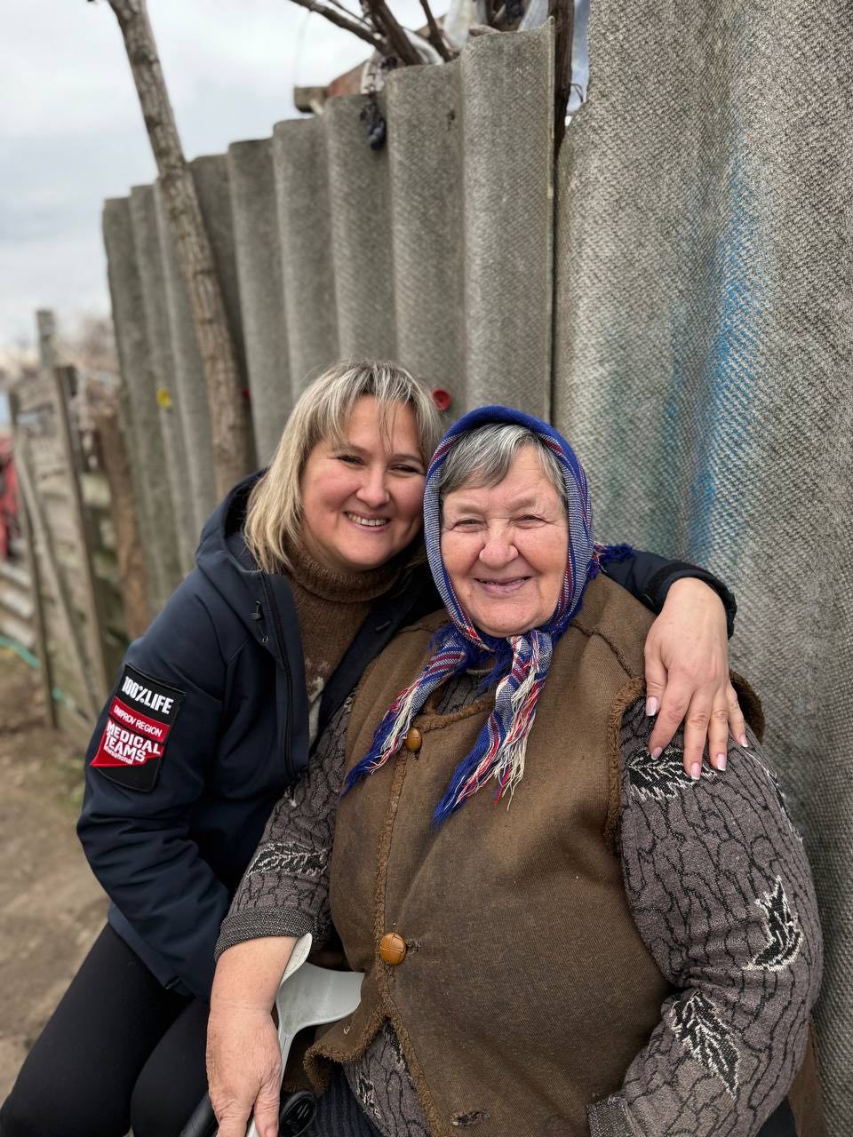 83-year-old Elizaveta, a resident of Kherson region, which is in close proximity to the frontlines of the war, was living with diabetes, hypertension, and deep grief after losing both her sons to the war. A Medical Teams Mobile Medical Unit brought medical examinations, medication and treatment, psychological counseling, social assistance, and rehabilitation support right to her doorstep.
